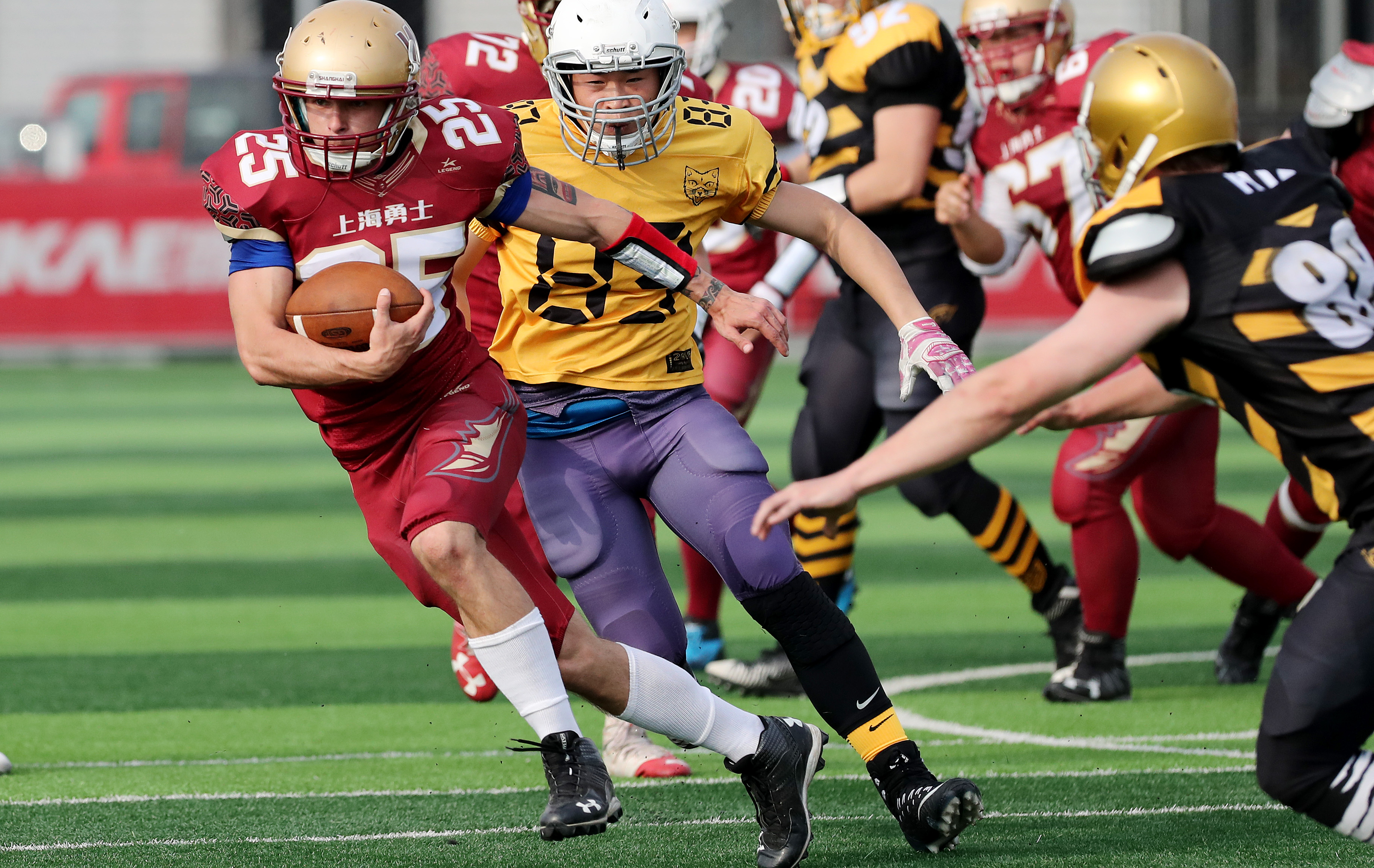 开云体育APP下载-包含冷门频出！橄榄球战况跌宕起伏的词条