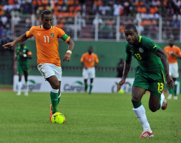 塞内加尔逆转丹麦，库尔图瓦惊艳四座