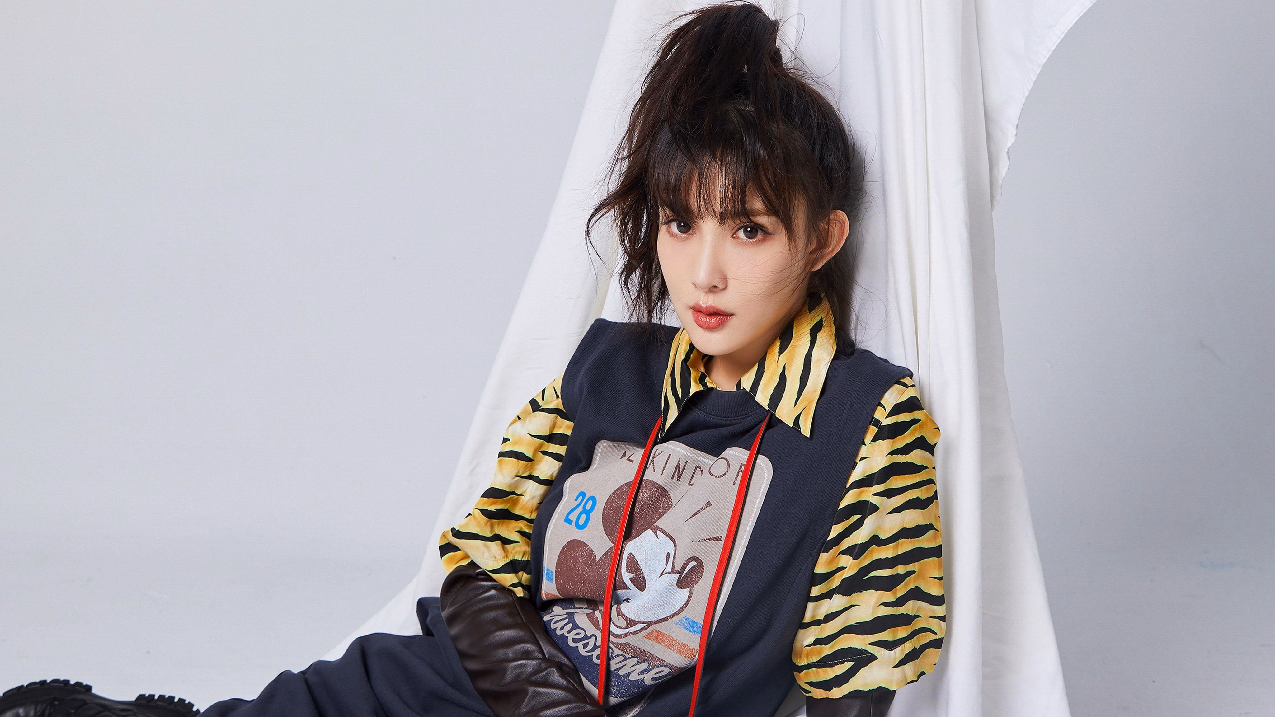 开云体育登录-钢铁防线对决绝杀狂潮，拉亚里程碑之夜，里昂险胜诠释足球的两种答案